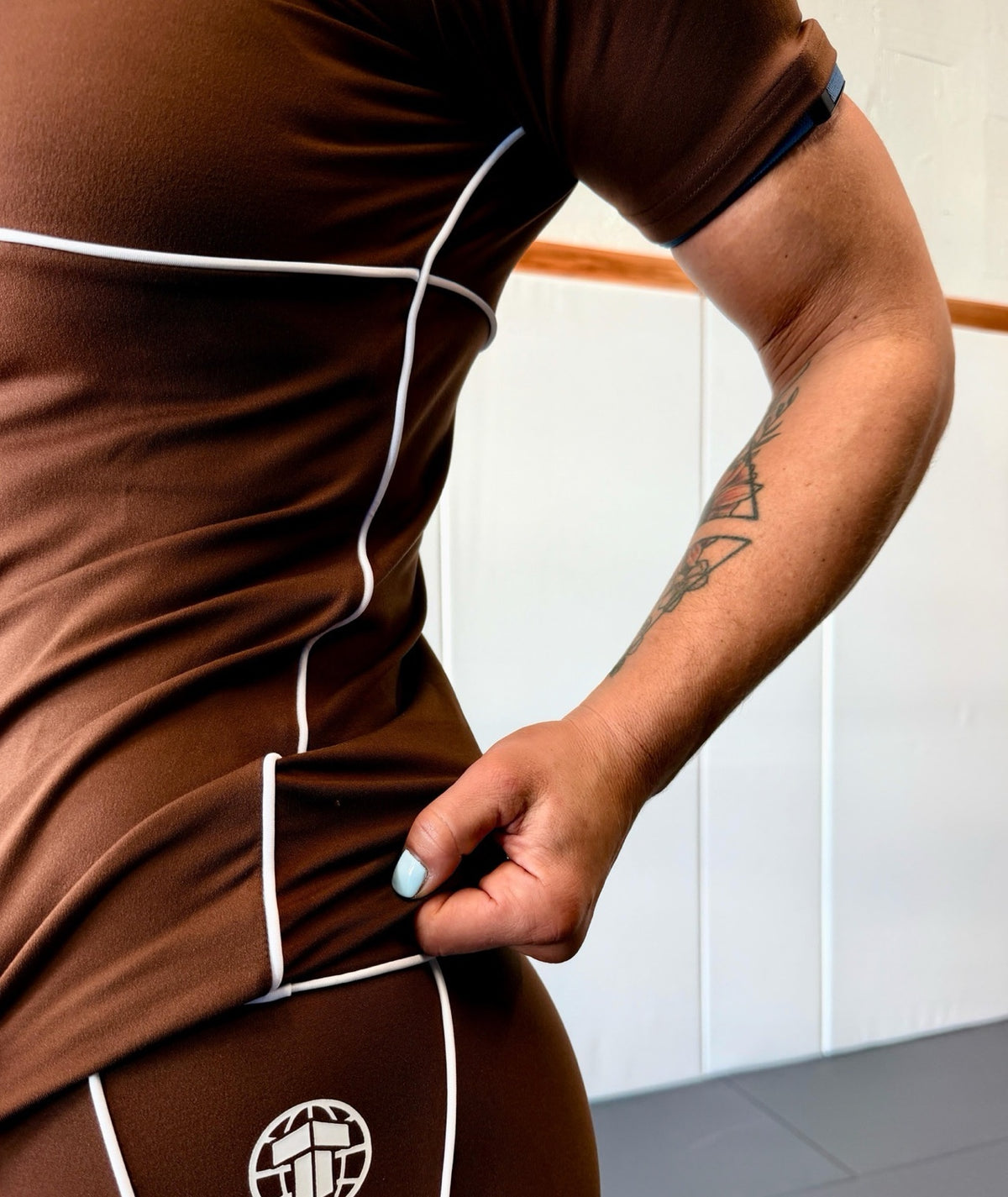Ladies Contour Short Sleeve Rash Guard - Brown