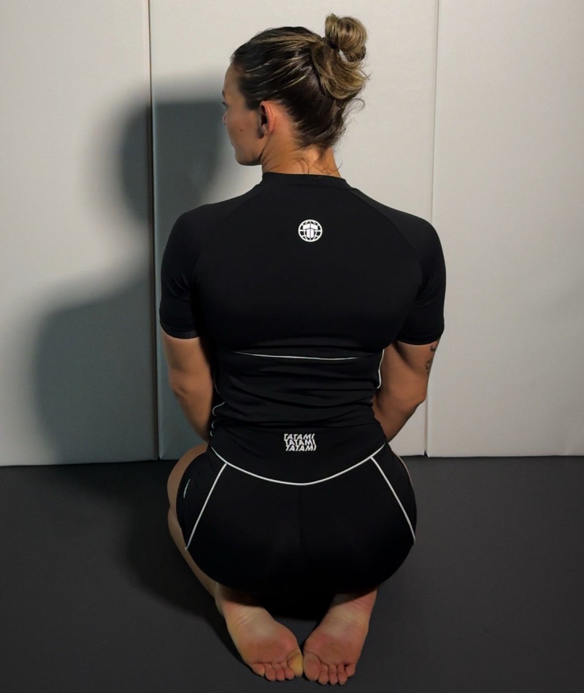Ladies Contour Short Sleeve Rash Guard - Black